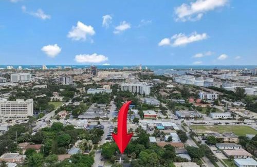 Poinciana Park Casa | Walking On Sunshine