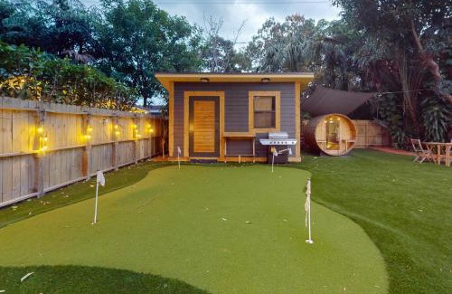 Poinciana Park Casa | Walking On Sunshine