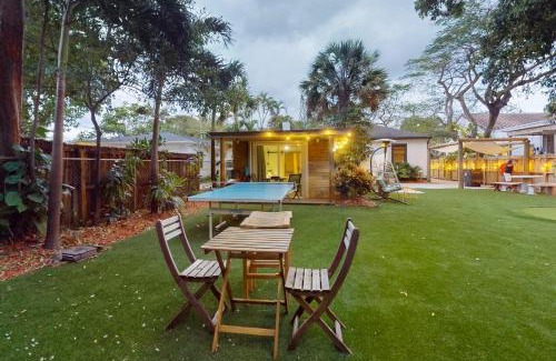 Poinciana Park Casa | Walking On Sunshine