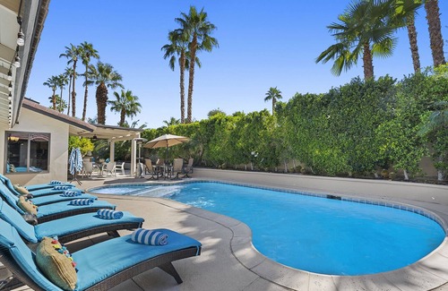 Araby Casa | Walking On Sunshine - Beautiful Palm Springs Retreat