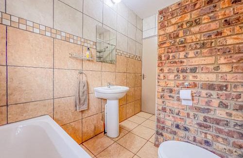 Marloth Park Complejo | Walking Tall Private Bush Retreat