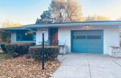 Lincoln Apartamento | Walkout Basement Near Country Club!