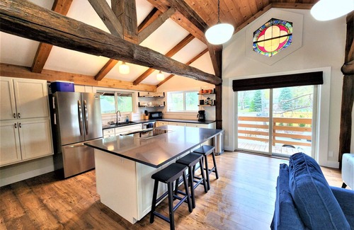 Traverse City Chalet De Esquí | NorthCoast❤s Chalet ★ Situado en el centro ★ Walk 2 Bay
