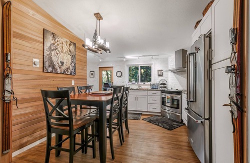 Gold Bar Casa | Wallace River Retreat: Magical wooded acreage