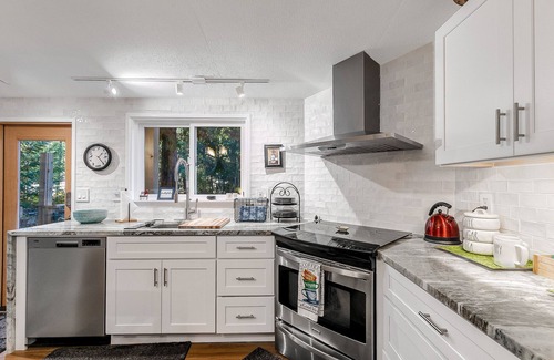 Gold Bar Casa | Wallace River Retreat: Magical wooded acreage