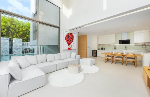 Si Sunthon Villa | Wallaya Pool Villa With 3 Bedrooms Near Laguna by TropicLook