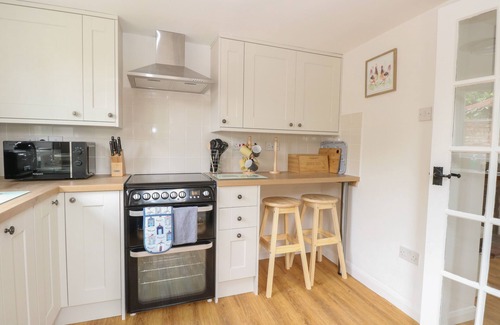 Hickling Cabaña | WALLFLOWER COTTAGE, pet friendly, with open fire in Stalham