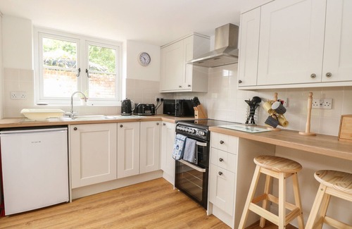 Hickling Cabaña | WALLFLOWER COTTAGE, pet friendly, with open fire in Stalham