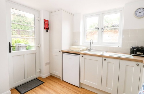 Hickling Cabaña | WALLFLOWER COTTAGE, pet friendly, with open fire in Stalham