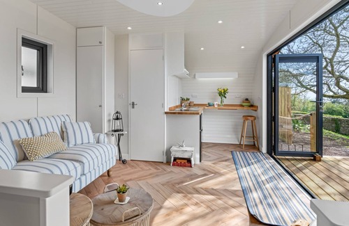 Tidenham Cabaña | Wallhope Escape - sleeps 6 guests in 3 bedrooms