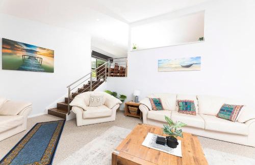 Green Point Casa | Wallis Lake Retreat-Between the ocean and the lake