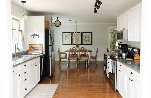 Walloon Lake Casa | Walloon Lake Hideaway Cottage