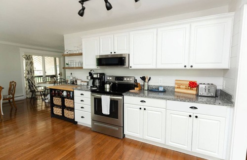 Walloon Lake Casa | Walloon Lake Hideaway Cottage