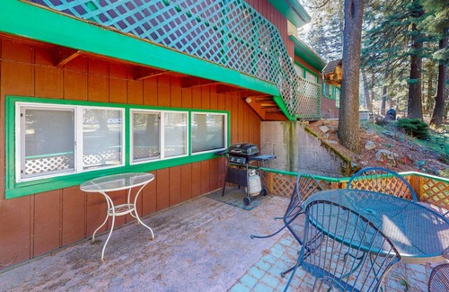 Joseph Apartamento | Wallowa Lake historic studio with private deck, mountain view, & nearby pond