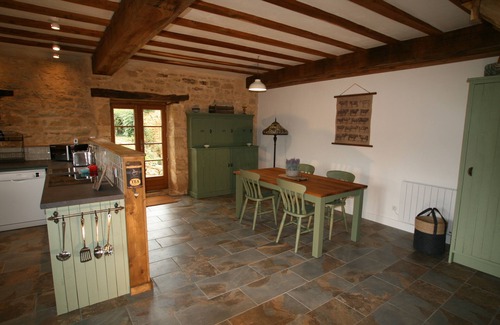 Saint-Sulpice-d'Excideuil Cabaña | Propiedad y piscina con encanto en Walnut Barn, ideal para familias y parejas
