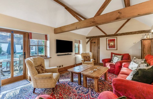 Horsham Casa | Walnut Barn - 5 bedrooms - sleeping up to 10.