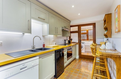 Horsham Cabaña | Walnut Cottage - 2 bedrooms & 2 bathrooms - a beautifully cosy cottage