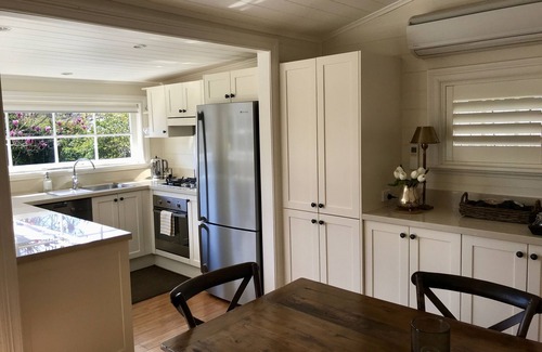 Burrawang Cabaña | Walnut Cottage. Relajante del encanto del país.