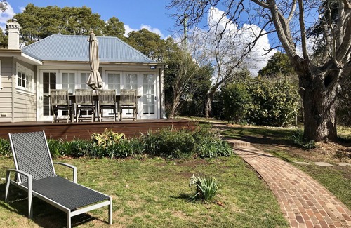 Burrawang Cabaña | Walnut Cottage. Relajante del encanto del país.