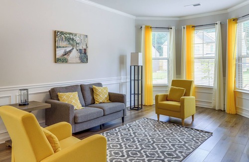 Loganville Casa | Walnut Grove Haven: Spacious Retreat w/ Fireplace!