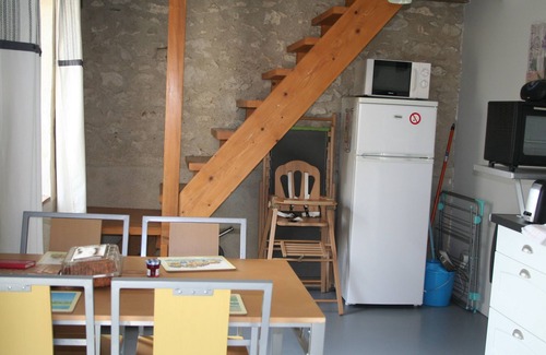 Pleumartin Cabaña | Walnut Lodge, casa rural tradicional de 1 dormitorio en zona rural