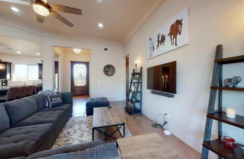 Tanque Verde Casa | Walnut Tree