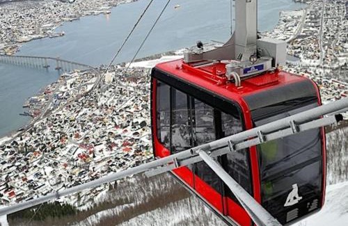 Tromsdalen Apartamento | WALO APARTMENTS TROMSDALEN - Close to cable car and Arctic Cathedral, 10 min by bus to city centre, Free parking
