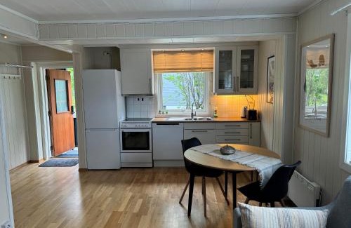 Tromsdalen Apartamento | WALO APARTMENTS TROMSDALEN - Close to cable car and Arctic Cathedral, 10 min by bus to city centre, Free parking