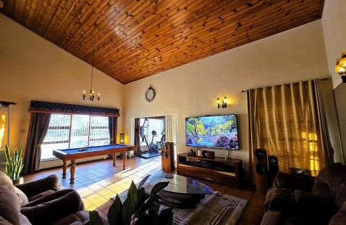Trawal Casa | Walters Lane Luxury Accommodation main house - No loadshedding