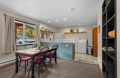 Manitou Springs Cabaña | Waltons Mountain Cottage