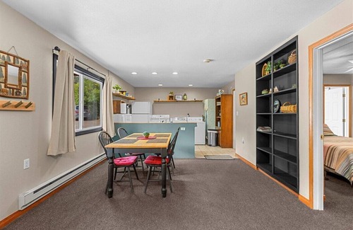 Manitou Springs Cabaña | Waltons Mountain Cottage