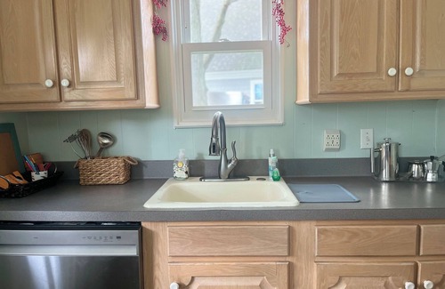 Brooklyn Cabaña | Wampler’s Lake Adorable 3-bedroom Lakefront Cottage 🏡🐟🛶☀️