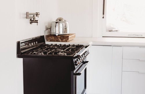 Salamander Bay Casa | Wanda Inn - stylish home, dog friendly, bay access 100 m away, family ready