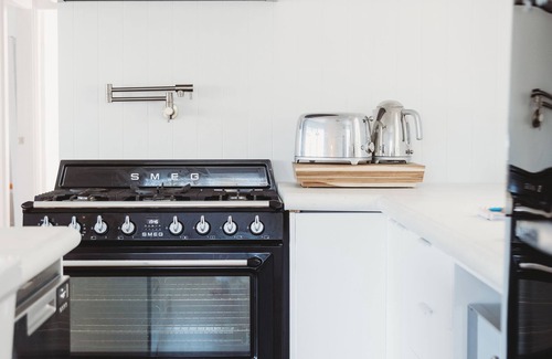 Salamander Bay Casa | Wanda Inn - stylish home, dog friendly, bay access 100 m away, family ready