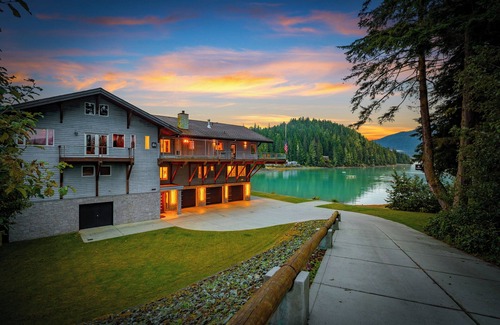 Juneau Casa | Wander Alaska Glacier