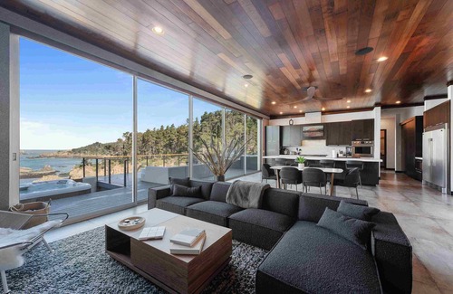 Anchor Bay Casa | Wander Anchor Cove sleeps 8, w/Hot tub, 3 Bedrooms