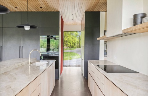 New Paltz Casa | 4Bed/4Bath Luxury NY Home w/ Hot Tub, Sauna & Gym