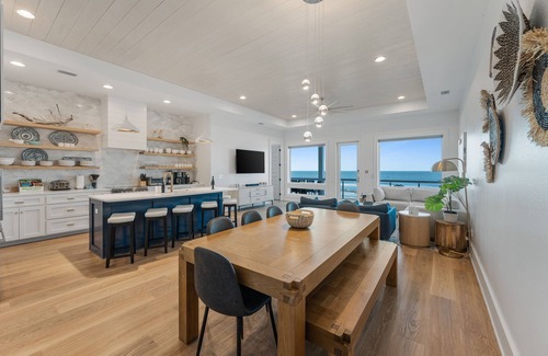 St. George Island Casa | Wander St. George Island sleeps 20, w/Pools/Workstations & Hot tub, 7 Bedrooms