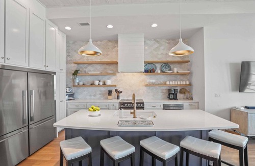St. George Island Casa | Wander St. George Island sleeps 20, w/Pools/Workstations & Hot tub, 7 Bedrooms