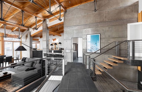Highland Meadows Casa | Architectural gem with Hot Tub, minutes to town - Pet friendly!