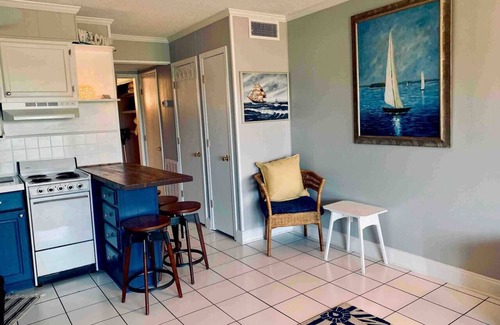 Tybee Island Condominio | Wanderer's Haven~ Oceanviews~Dolphins~Ships~Pools