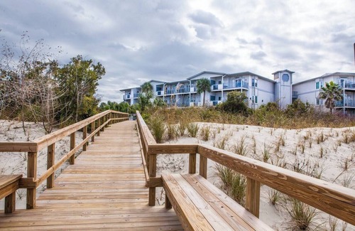 Tybee Island Condominio | Wanderer's Haven~ Oceanviews~Dolphins~Ships~Pools