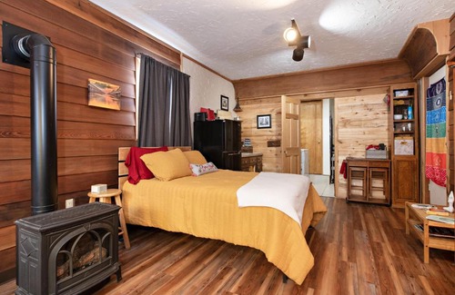 Glenwood Springs Casa | Wanderer Studio, AN OFF GRID MOUNTAIN Guest Studio With Fantastic Views