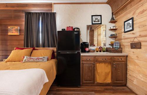 Glenwood Springs Casa | Wanderer Studio, AN OFF GRID MOUNTAIN Guest Studio With Fantastic Views