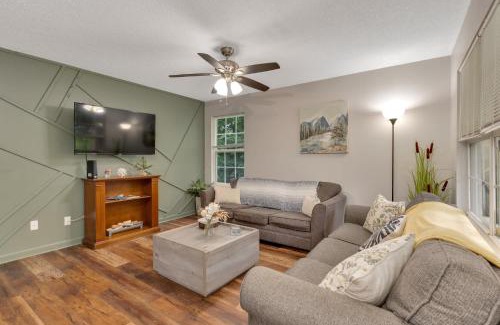 Lookout Valley Neighborhood Association Casa | Wanderers Nest with a hot tub