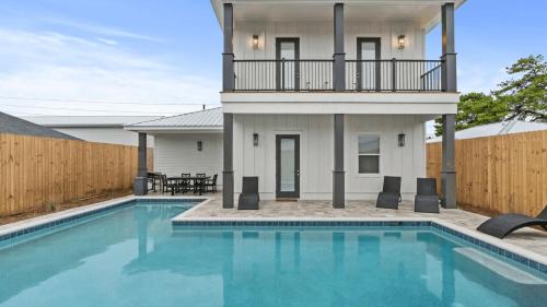 Kiska Beach Casa | Wanderlust by AvantStay Walk to Beach Pool New Construction