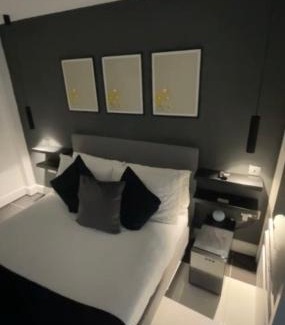 Thornton Casa | Wandsworth, South London Deluxe King Room 5