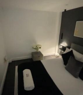 Thornton Casa | Wandsworth, South London Deluxe King Room 5