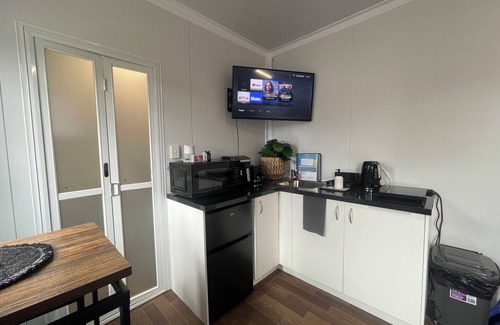 Wannanup Cabina | Wannanup Retreat Short Stay Accommodation. Pet-Friendly!