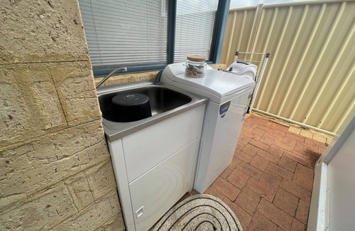 Wannanup Cabina | Wannanup Retreat Short Stay Accommodation. Pet-Friendly!